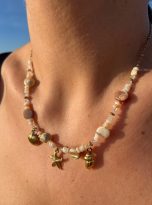 Collana indossata – pietre naturali e charms marini acciaio inossidabile