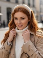 cerchietto velluto color chamapgne Bottega della Principessa indossato