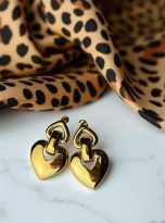 Orecchini a cuore bold in stile statement