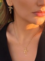 Collana fiocco-orecchini-indossati