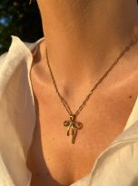 collana-fiocco-coquette-indossata-luce-dolce