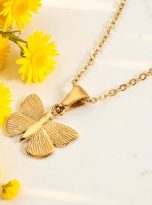 collana farfalla ciondolo visto da dietro- gioielli con significato -Bottega della Principessa