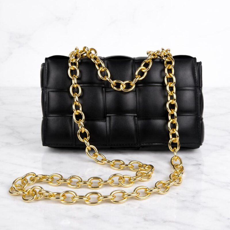 Borsa intrecciata nera in similpelle con catena dorata – Bottega della Principessa