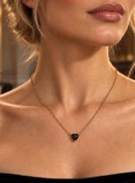 Collana cuore nero indossata-Bottega della Principessa