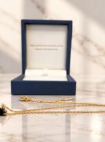 Collana cuore nero su superficie di marmo-con scatola-Bottega della Principessa
