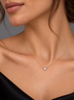 Collana Punto Luce Cuore Oro Indossata – Bottega della Principessa